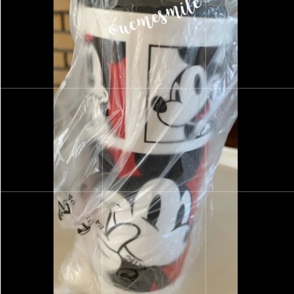 Tupperware Disney’s Mickey Mouse & Minnie Mouse Tumbler Set - Picture 5 of 6